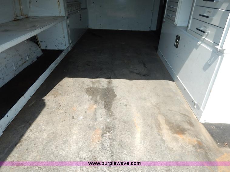 image for item J3966 2003 Ford E250 van