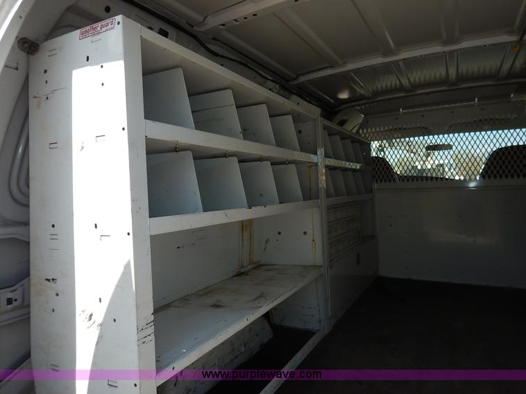 image for item J3966 2003 Ford E250 van