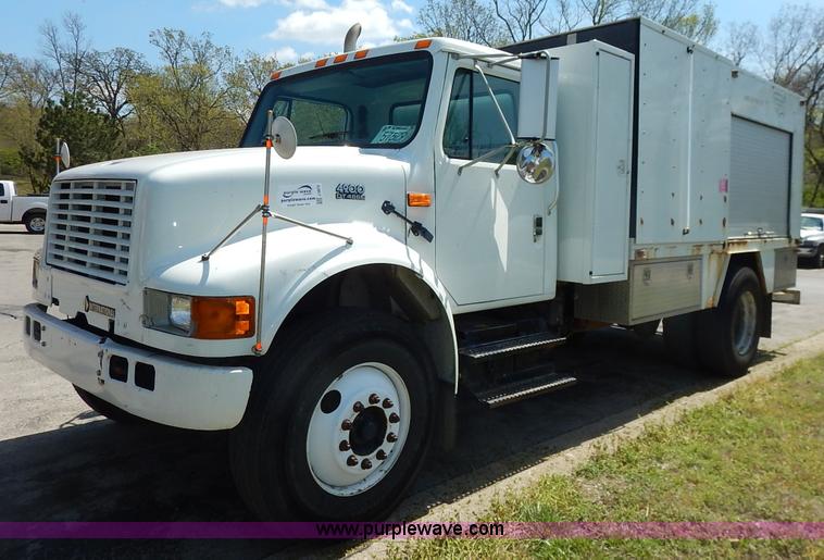 image for item J3973 2002 International 4900 sewer jet truck
