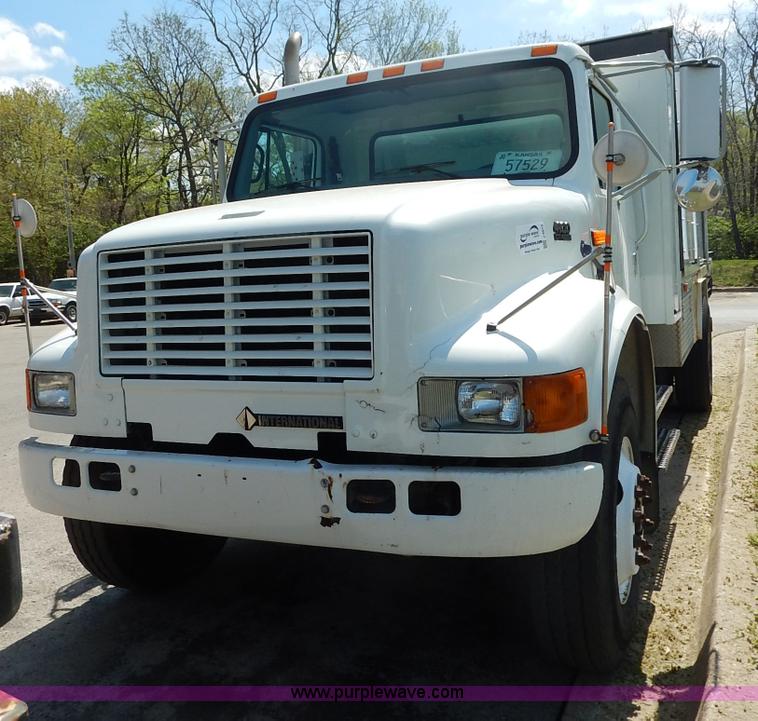 image for item J3973 2002 International 4900 sewer jet truck