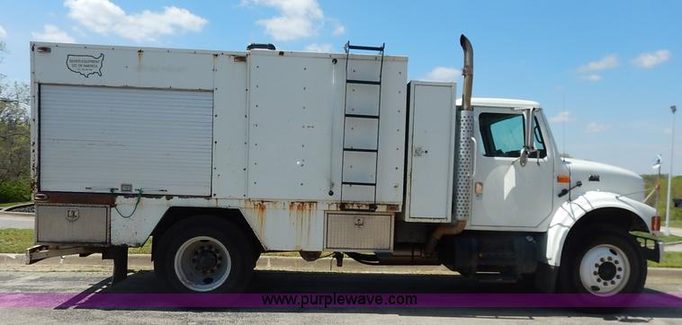 image for item J3973 2002 International 4900 sewer jet truck
