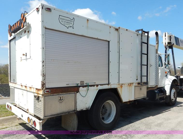 image for item J3973 2002 International 4900 sewer jet truck