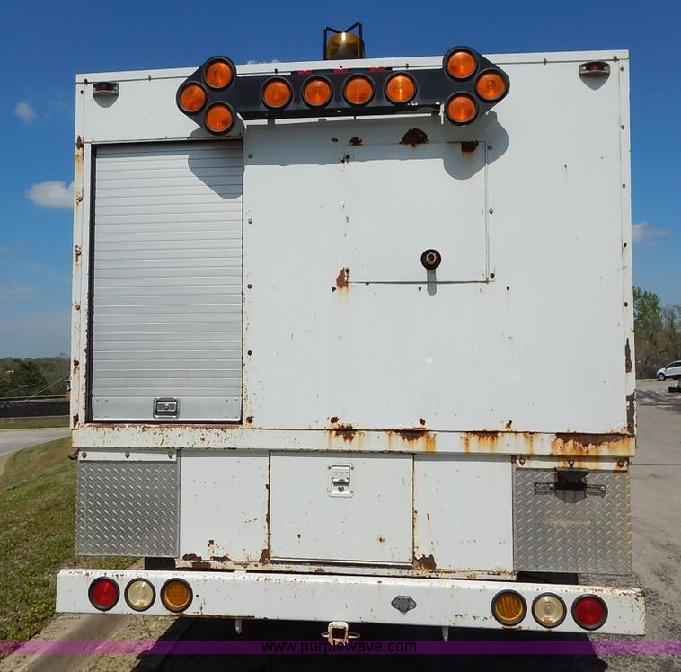 image for item J3973 2002 International 4900 sewer jet truck