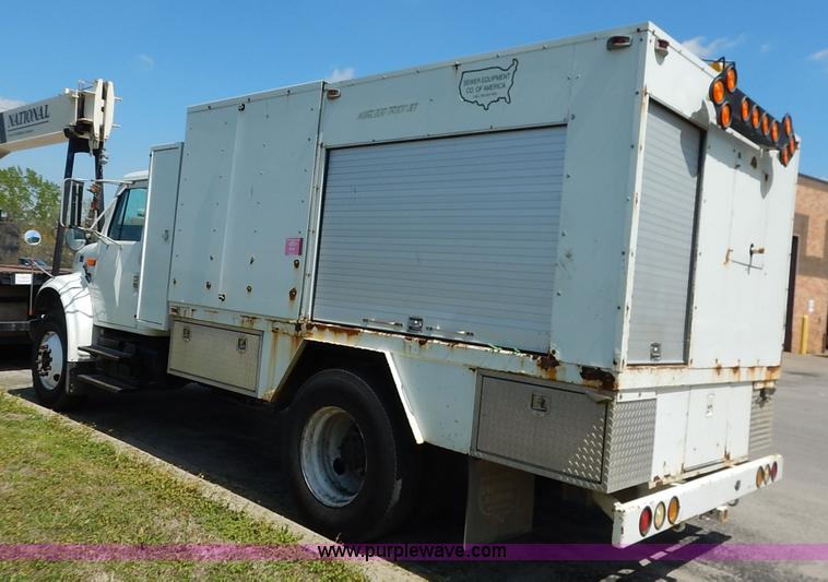 image for item J3973 2002 International 4900 sewer jet truck