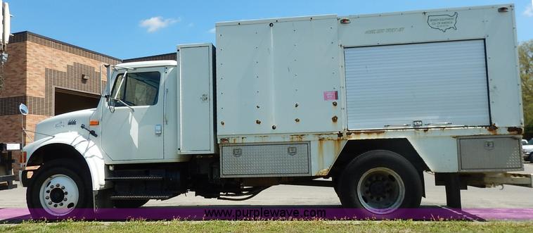image for item J3973 2002 International 4900 sewer jet truck