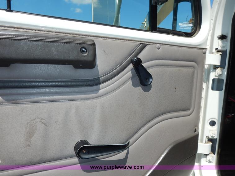 image for item J3973 2002 International 4900 sewer jet truck