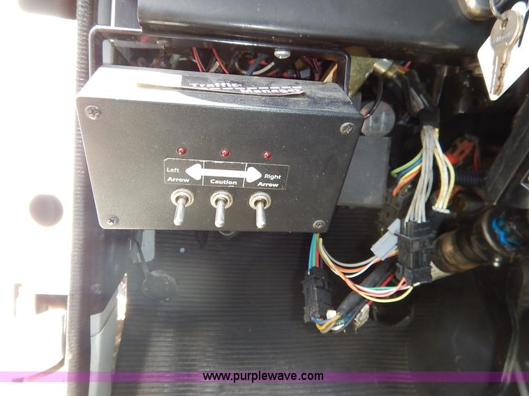 image for item J3973 2002 International 4900 sewer jet truck