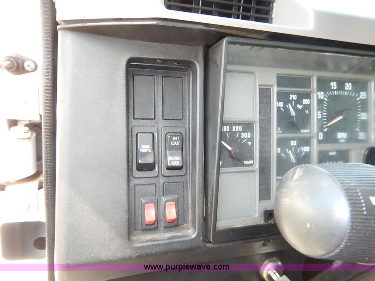 image for item J3973 2002 International 4900 sewer jet truck