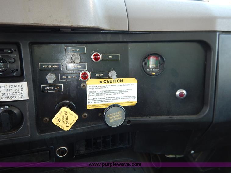 image for item J3973 2002 International 4900 sewer jet truck