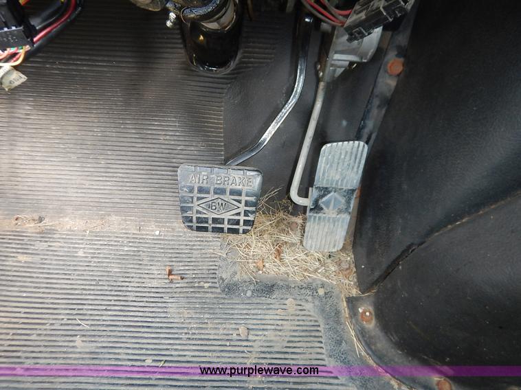 image for item J3973 2002 International 4900 sewer jet truck