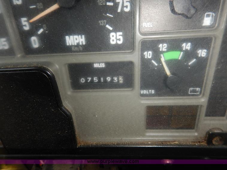 image for item J3973 2002 International 4900 sewer jet truck