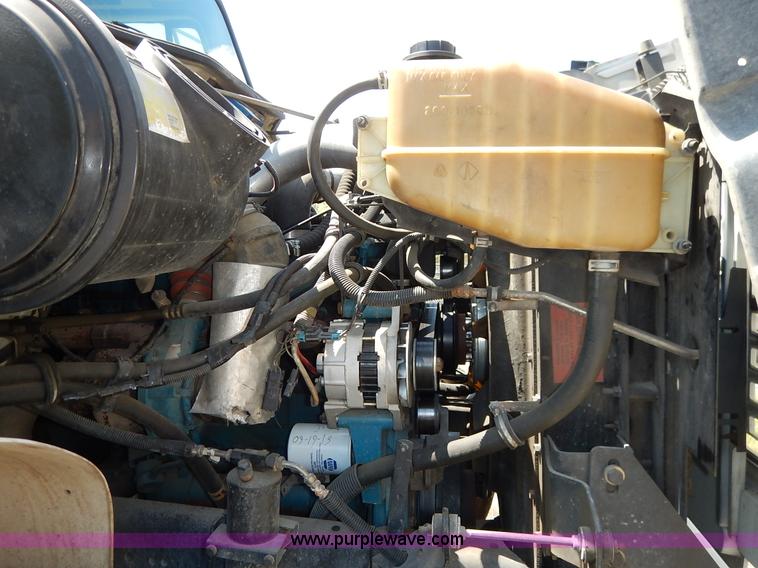 image for item J3973 2002 International 4900 sewer jet truck