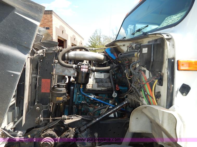 image for item J3973 2002 International 4900 sewer jet truck