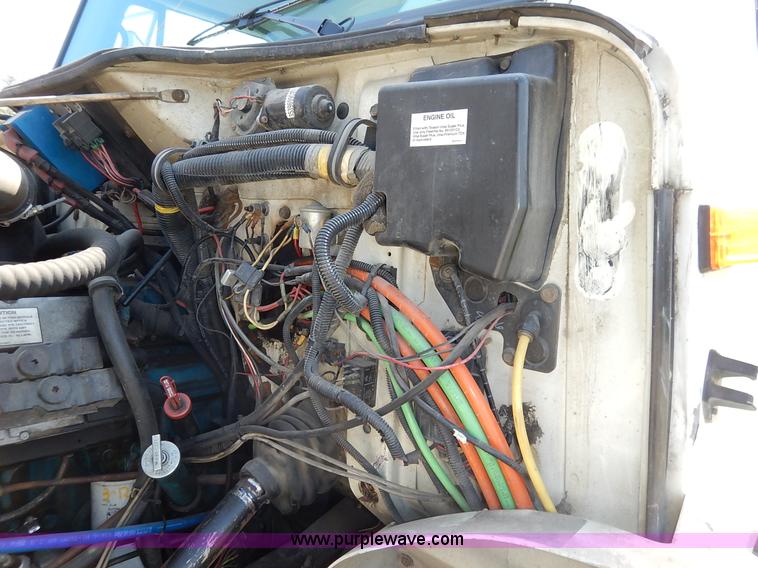 image for item J3973 2002 International 4900 sewer jet truck