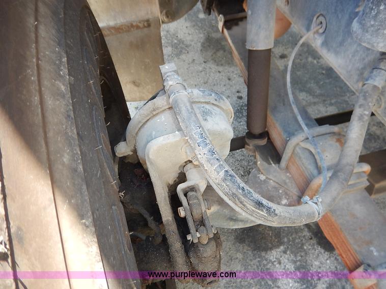 image for item J3973 2002 International 4900 sewer jet truck