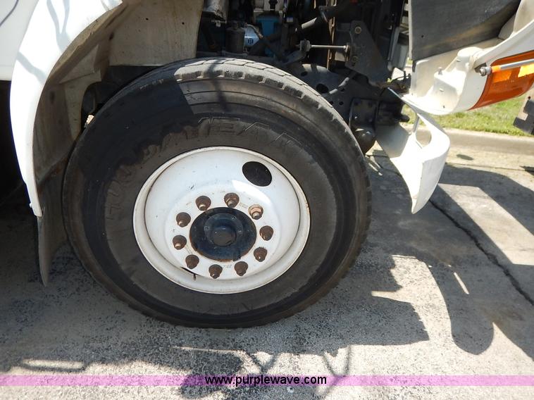 image for item J3973 2002 International 4900 sewer jet truck