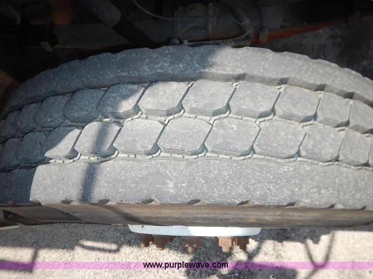 image for item J3973 2002 International 4900 sewer jet truck