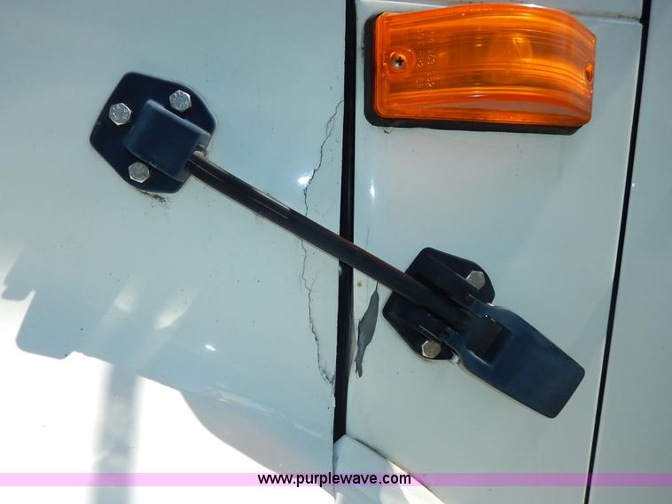 image for item J3973 2002 International 4900 sewer jet truck