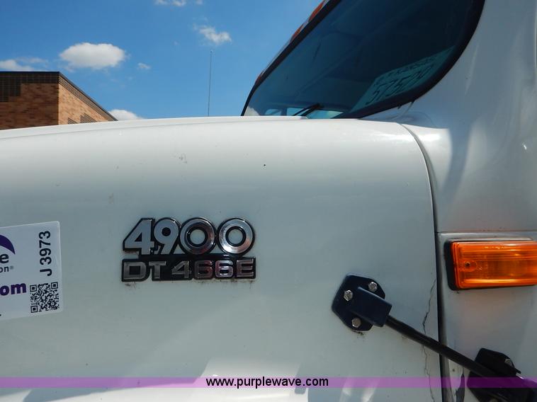 image for item J3973 2002 International 4900 sewer jet truck