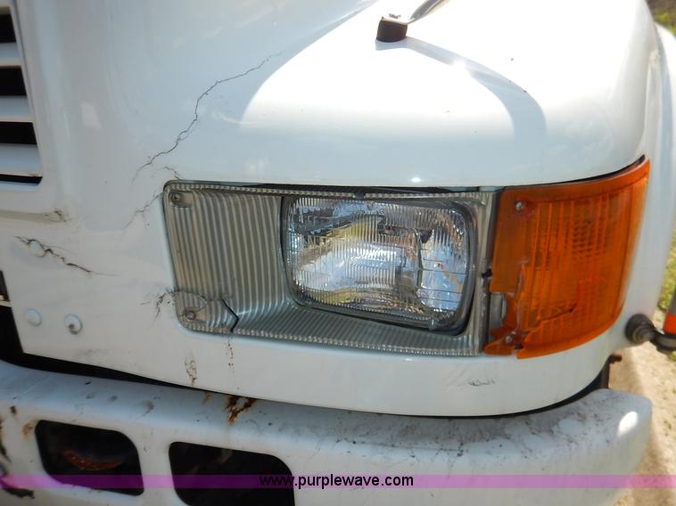 image for item J3973 2002 International 4900 sewer jet truck