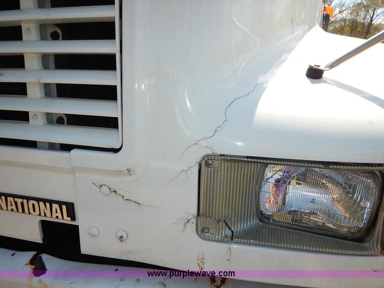 image for item J3973 2002 International 4900 sewer jet truck