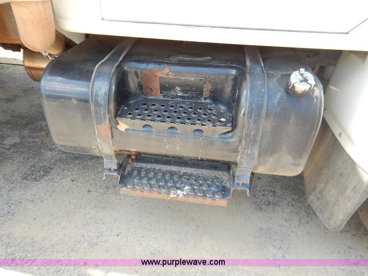 image for item J3973 2002 International 4900 sewer jet truck