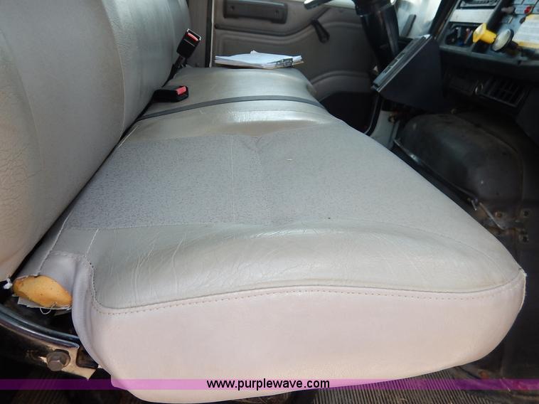 image for item J3973 2002 International 4900 sewer jet truck