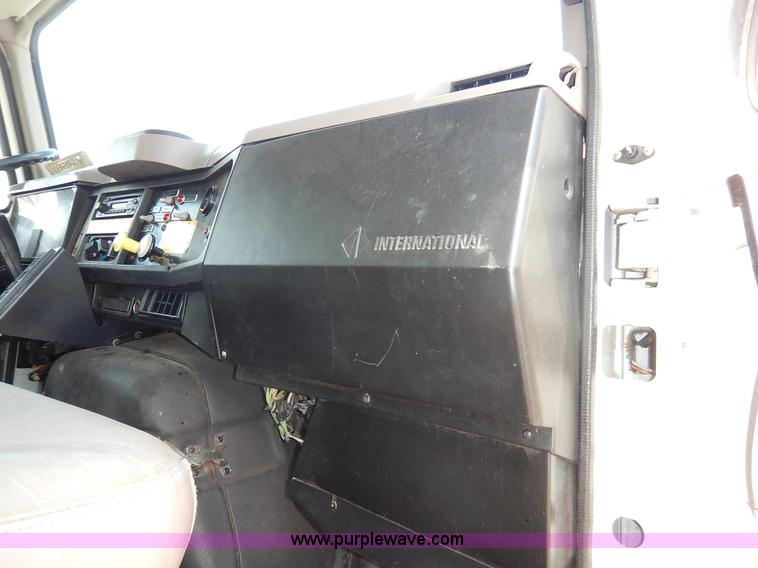 image for item J3973 2002 International 4900 sewer jet truck