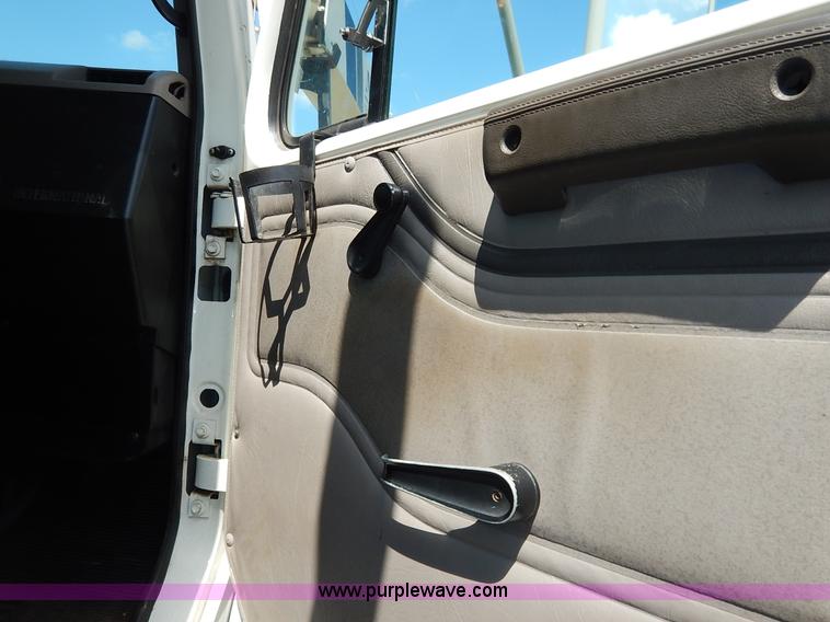 image for item J3973 2002 International 4900 sewer jet truck