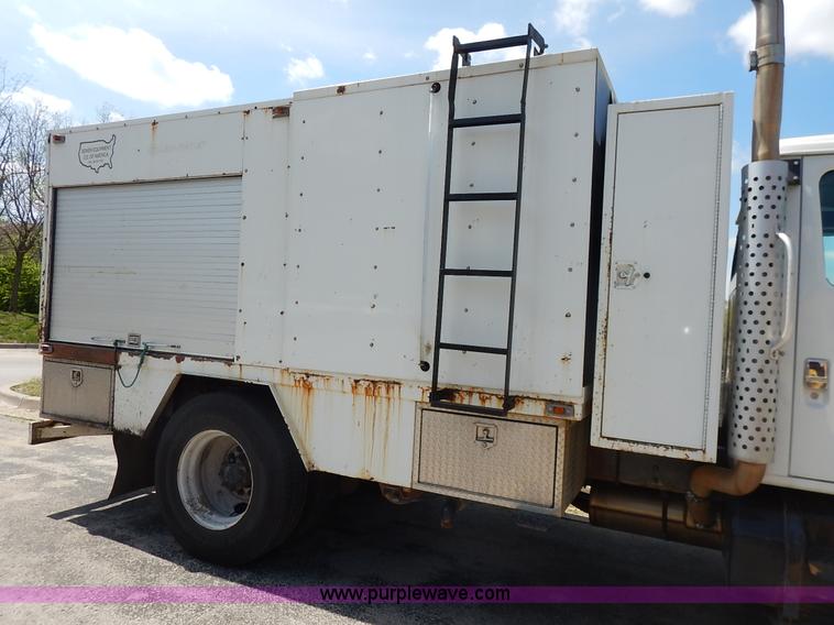 image for item J3973 2002 International 4900 sewer jet truck