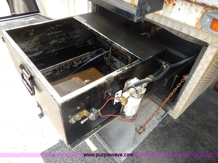 image for item J3973 2002 International 4900 sewer jet truck