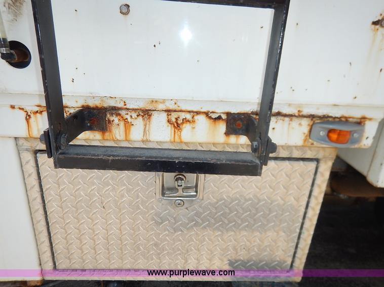 image for item J3973 2002 International 4900 sewer jet truck