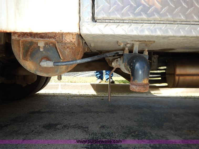 image for item J3973 2002 International 4900 sewer jet truck