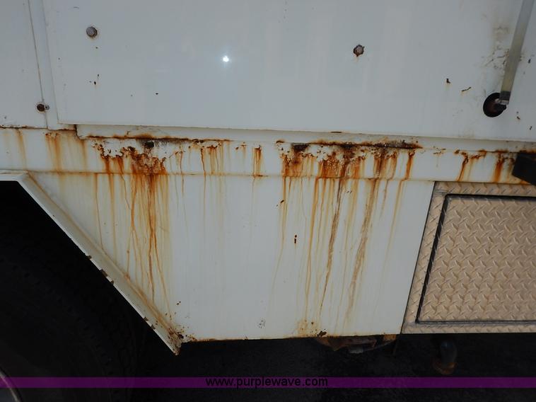 image for item J3973 2002 International 4900 sewer jet truck