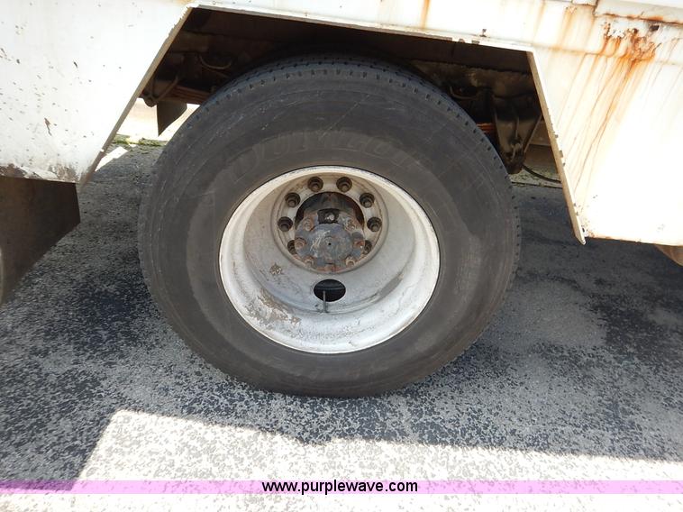 image for item J3973 2002 International 4900 sewer jet truck