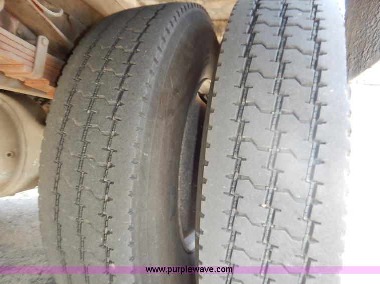 image for item J3973 2002 International 4900 sewer jet truck