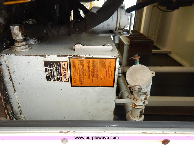 image for item J3973 2002 International 4900 sewer jet truck