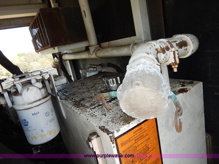 image for item J3973 2002 International 4900 sewer jet truck