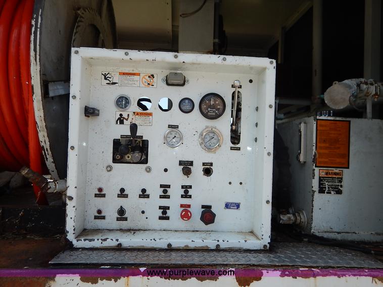 image for item J3973 2002 International 4900 sewer jet truck