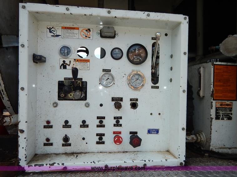 image for item J3973 2002 International 4900 sewer jet truck