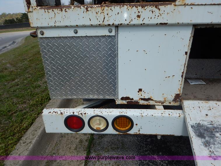 image for item J3973 2002 International 4900 sewer jet truck