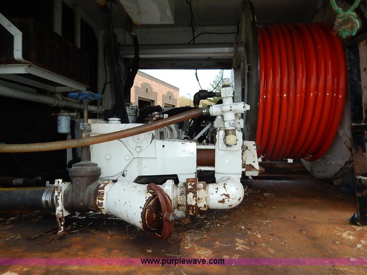 image for item J3973 2002 International 4900 sewer jet truck