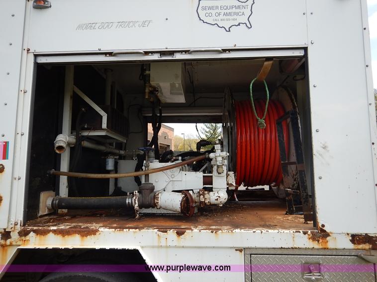 image for item J3973 2002 International 4900 sewer jet truck