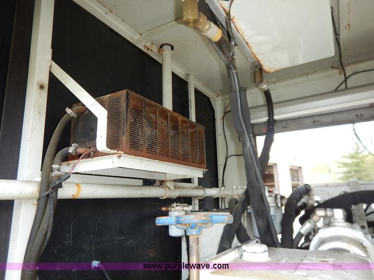 image for item J3973 2002 International 4900 sewer jet truck