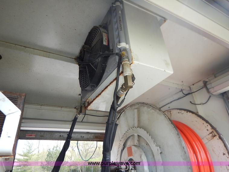 image for item J3973 2002 International 4900 sewer jet truck