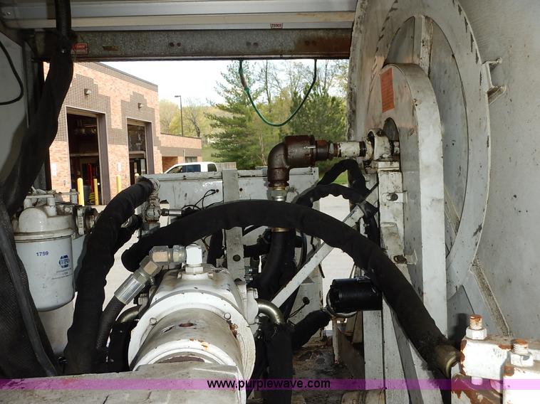 image for item J3973 2002 International 4900 sewer jet truck