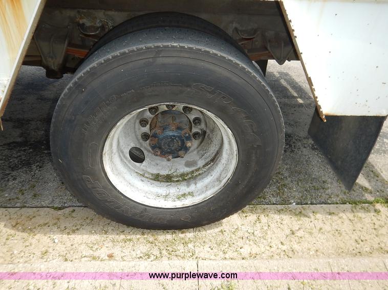 image for item J3973 2002 International 4900 sewer jet truck