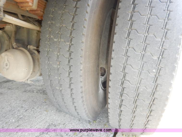 image for item J3973 2002 International 4900 sewer jet truck