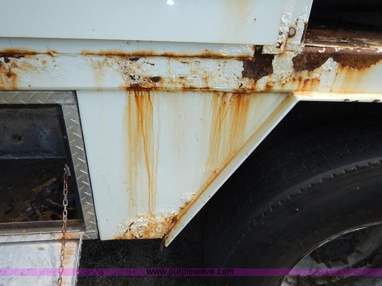 image for item J3973 2002 International 4900 sewer jet truck