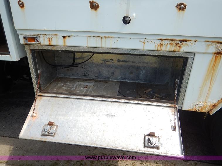 image for item J3973 2002 International 4900 sewer jet truck